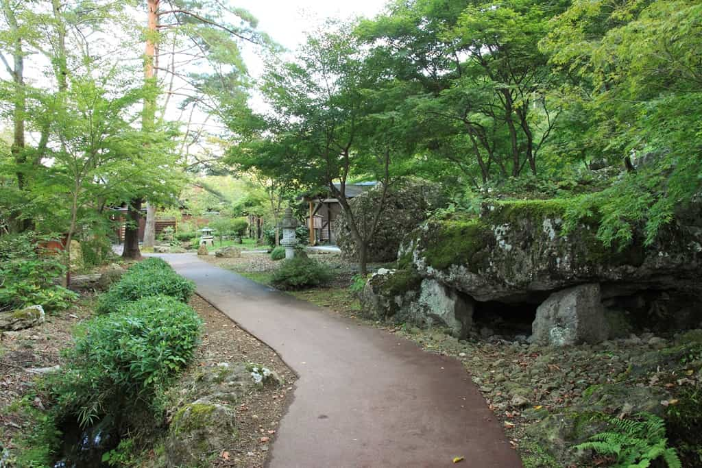 47 2 Tenshukaku Shizen koen Park2